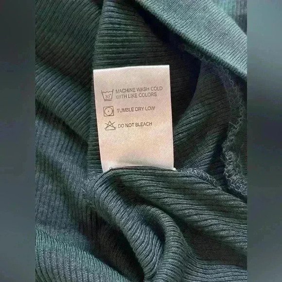 Chaser Long Sleeve Ribbed V Neck Shirt in Yosemite Green Women's Small NWT - Picture 7 of 9